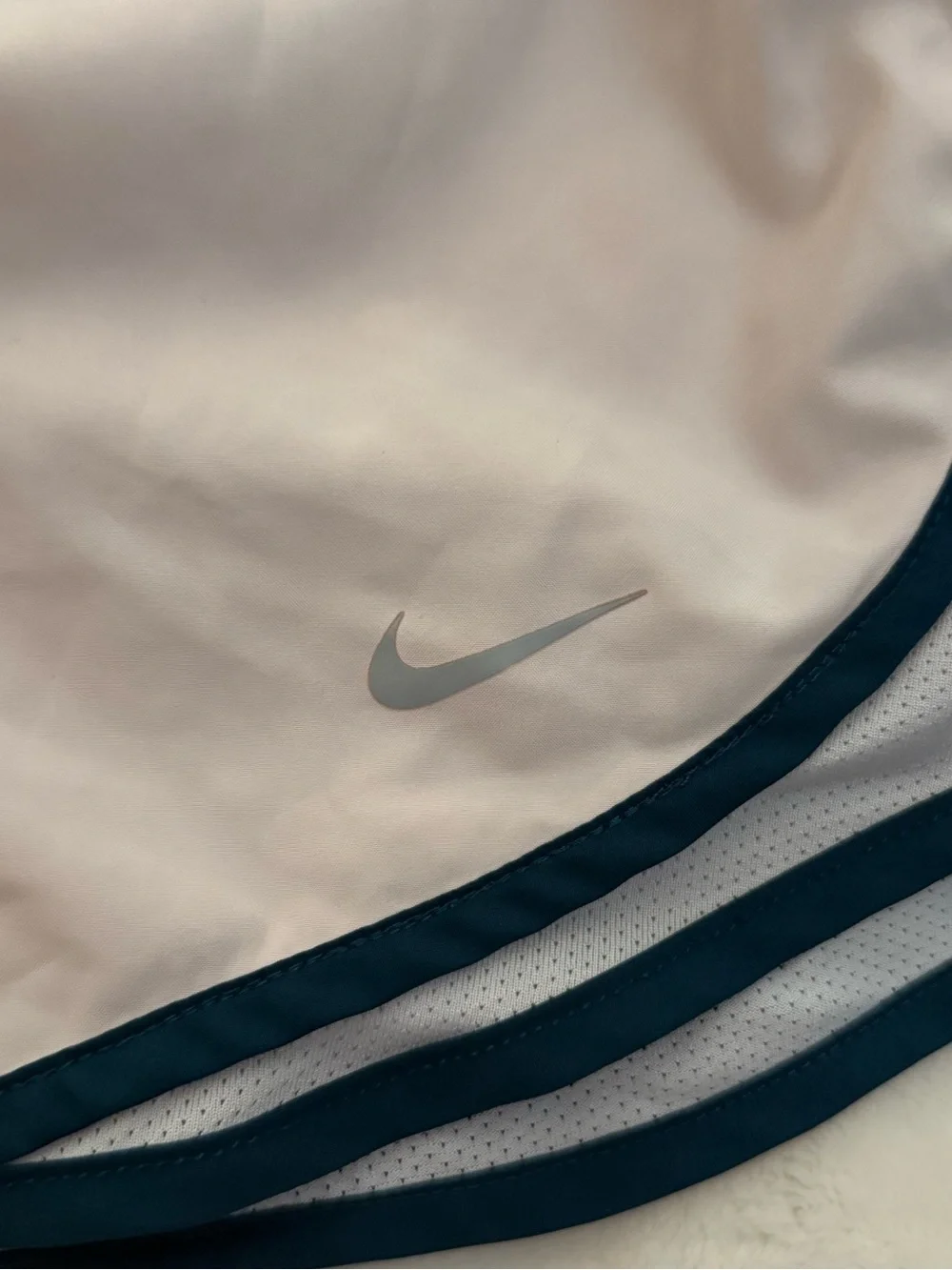 Nike Women's Dri-FIT Tempo Running Shorts - White / Navy (Size S)
